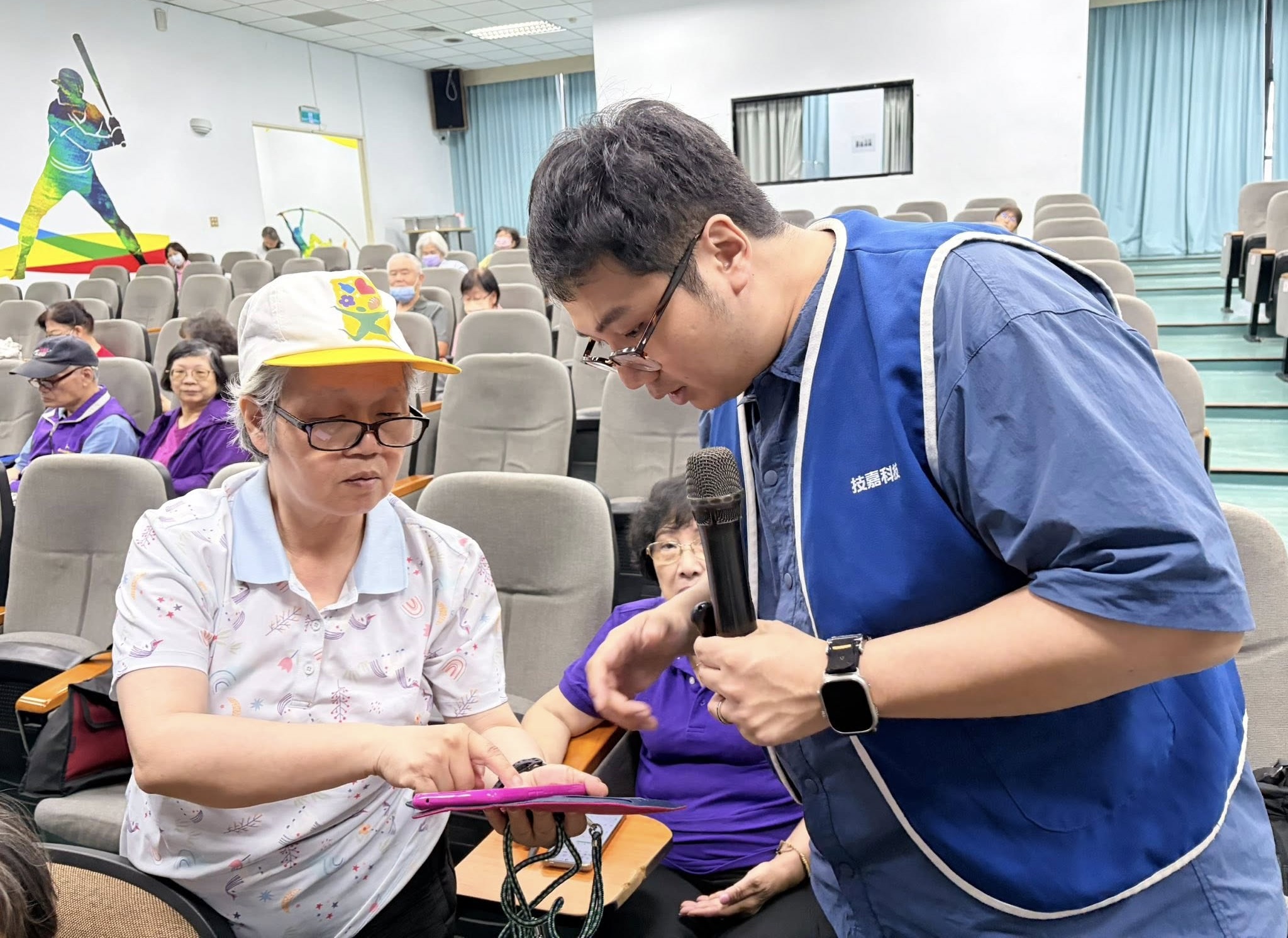 數位之愛樂齡學苑~台北市體育局志工手機課