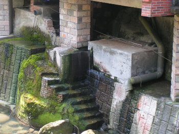 �����[�ݩ�j��