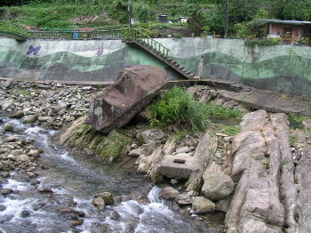 �����[�ݩ�j��