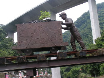 �����[�ݩ�j��